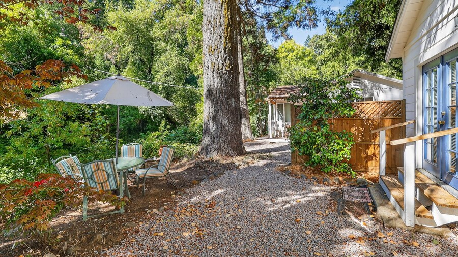 Rouge Cobb Mountain Hotel - Cabin 2