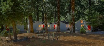 Rouge Cobb Mountain Hotel - Cabin 3