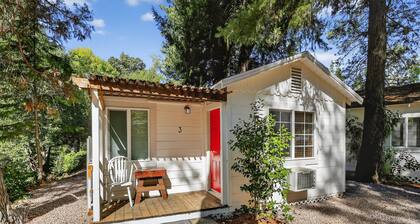 Rouge Cobb Mountain Hotel - Cabin 3