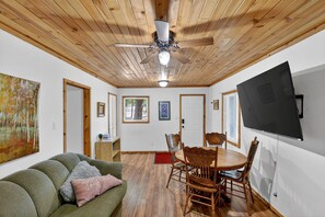 Room, 1 Bedroom | Living area | Smart TV