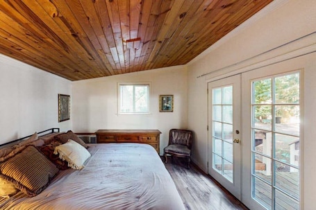 Room, 1 Bedroom. Rouge Cobb Mountain Hotel - Cabin 4