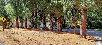 Rouge Cobb Mountain Hotel - Cabin 4