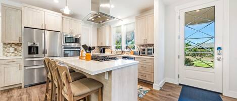 House, 3 Bedrooms | Private kitchen | Fridge, oven, coffee/tea maker, toaster