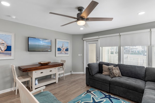 Condo, 2 Bedrooms | Living area