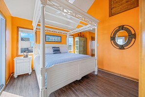 5 bedrooms, free WiFi, bed sheets - Oceanside, Dog-Friendly Home in Rodanthe with Private Pool and Hot Tub (Rodanthe)
