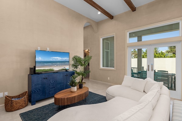 منزل - ٣ غرف نوم | منطقة المعيشة | تلفزيون ذكي