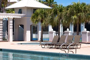 House, 5 Bedrooms | Pool