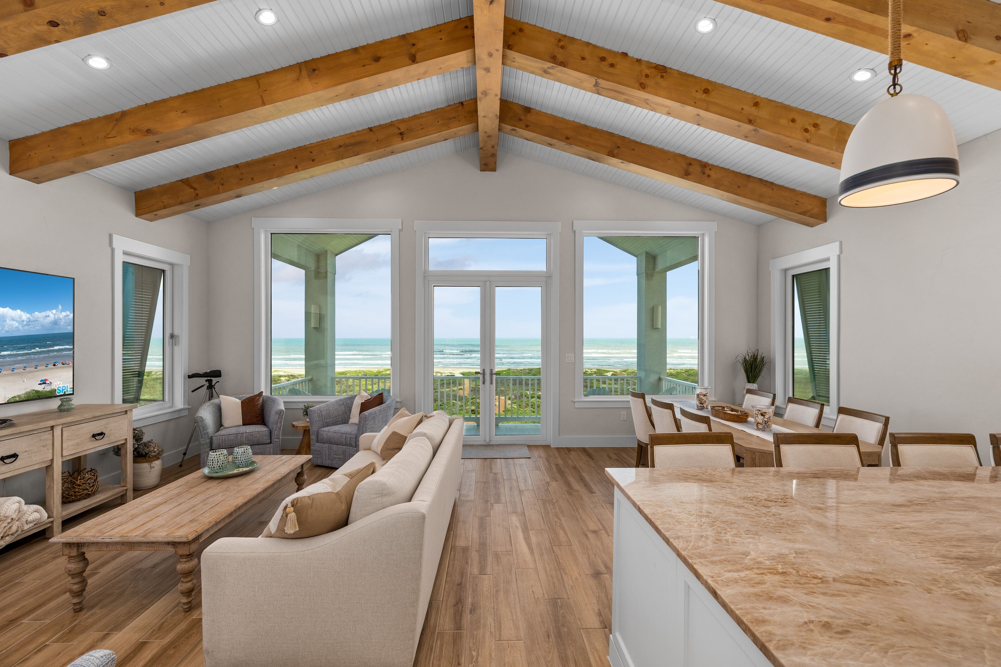 House, 5 Bedrooms | Living area | Smart TV