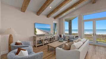 House, 5 Bedrooms | Living area | Smart TV