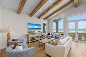 House, 5 Bedrooms | Living area | Smart TV