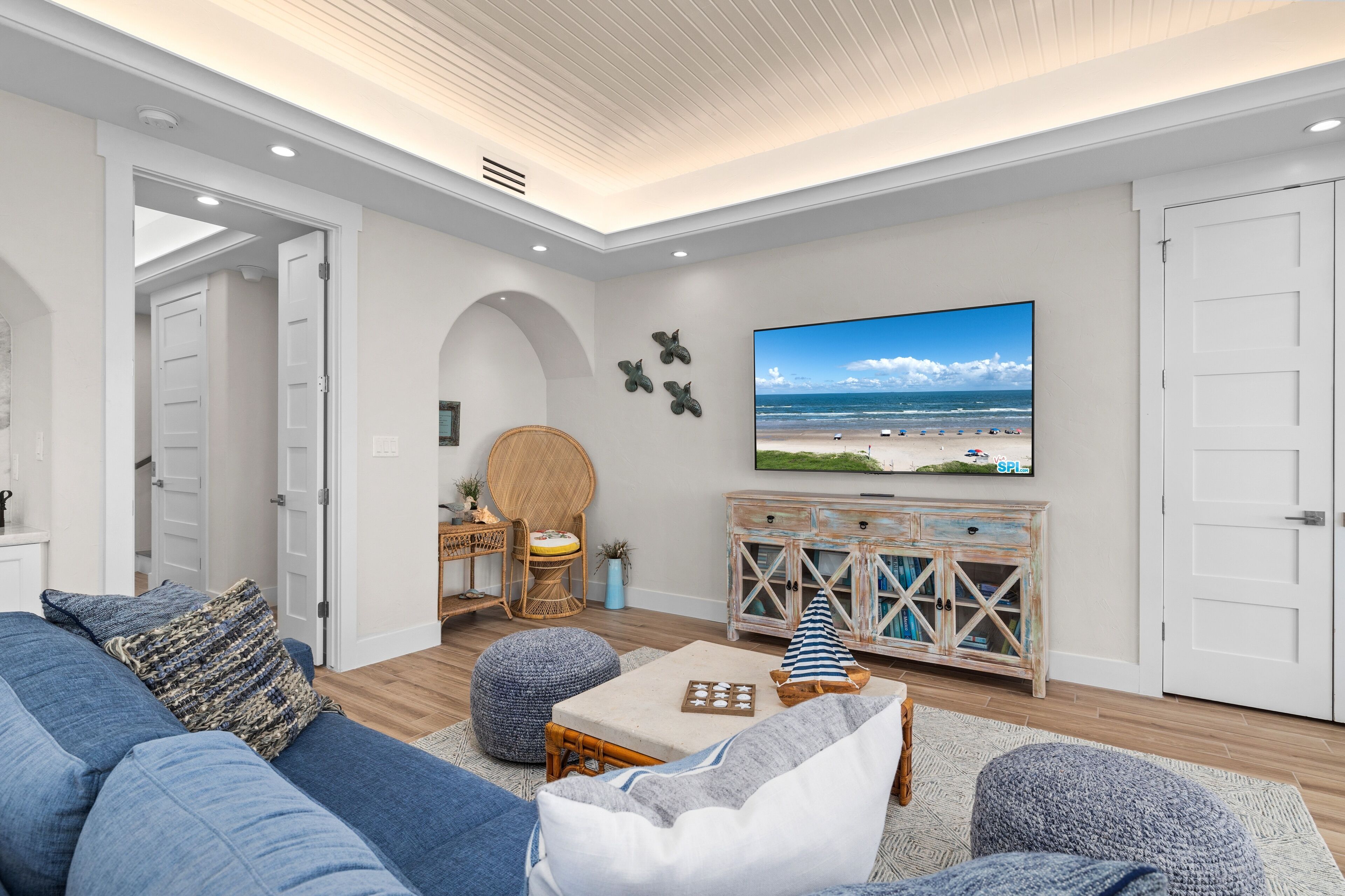 House, 5 Bedrooms | Living area | Smart TV