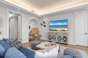 House, 5 Bedrooms | Living area | Smart TV