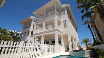 House, 5 Bedrooms | Pool