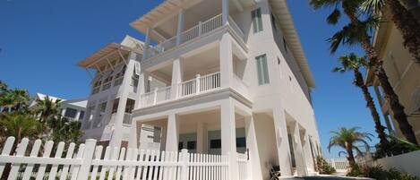 House, 5 Bedrooms | Pool