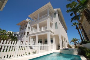 House, 5 Bedrooms | Pool