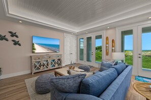 House, 5 Bedrooms | Living area | Smart TV