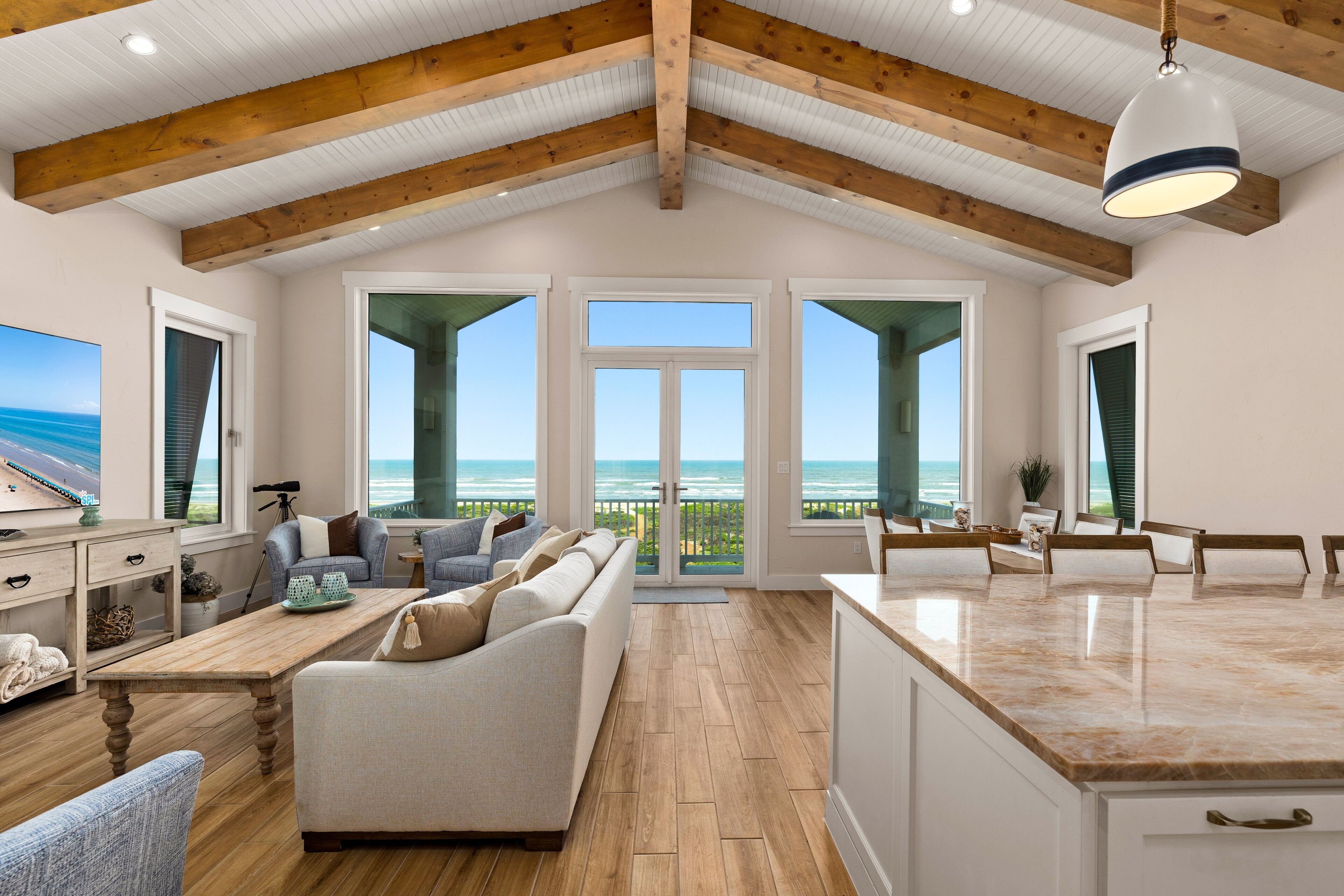 Casa, 5 habitaciones | Zona de estar | Una Smart TV