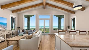 House, 5 Bedrooms | Living area | Smart TV