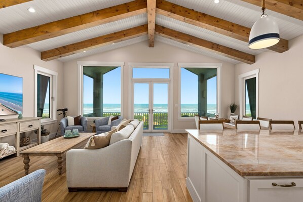 House, 5 Bedrooms | Living area | Smart TV