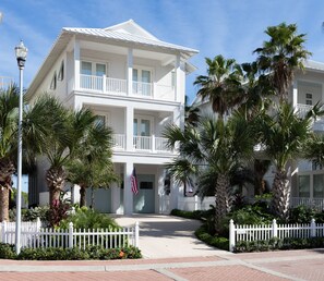 House, 5 Bedrooms | Exterior