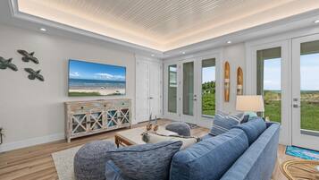 House, 5 Bedrooms | Living area | Smart TV