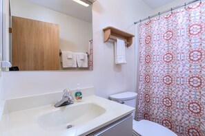 Condo, 1 Bedroom | Bathroom | Towels, shampoo - 203 Village Gate 1 Bedroom Condo (Warren)