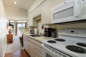 Condo, 1 Bedroom | Private kitchen | Fridge, oven, coffee/tea maker, toaster