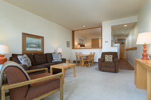 コンドミニアム 1 ベッドルーム | リビング エリア | スマートテレビ