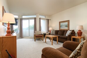 Condo, 1 Bedroom | Living area | Smart TV