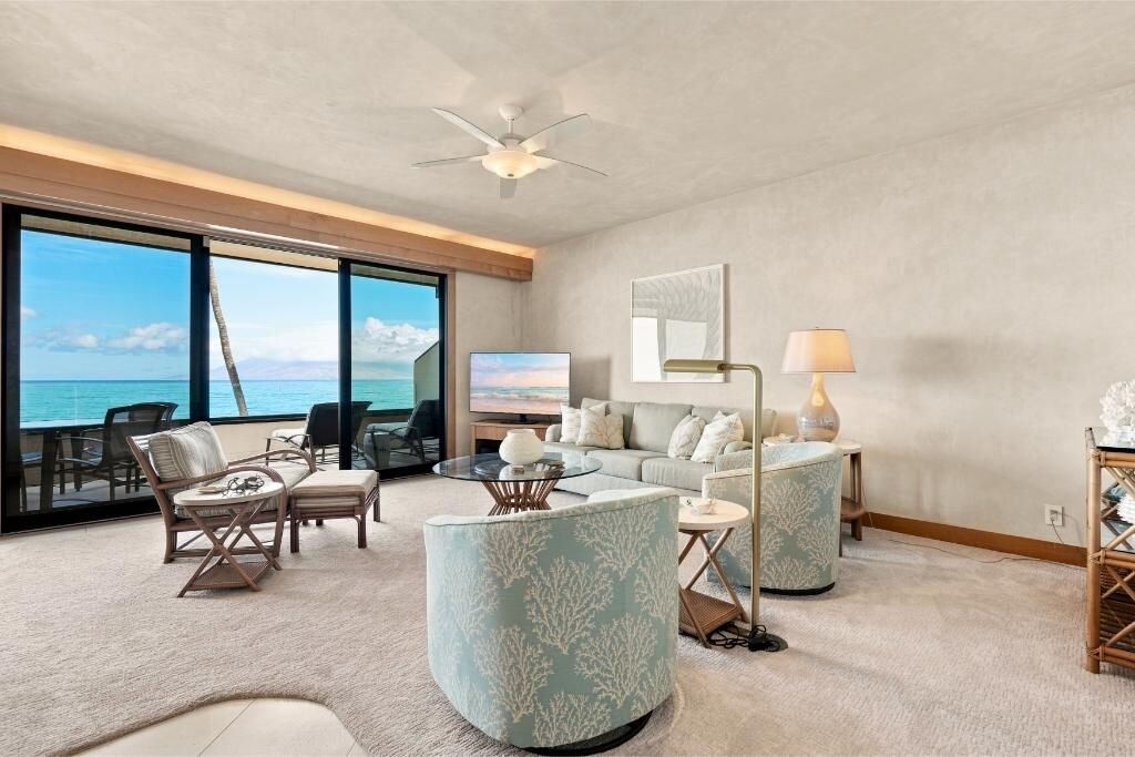 Condo, 2 Bedrooms | Living area
