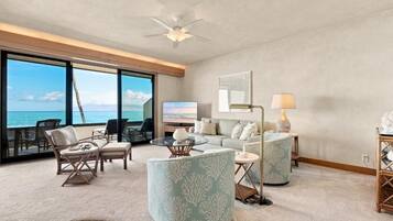 Condo, 2 Bedrooms | Living area