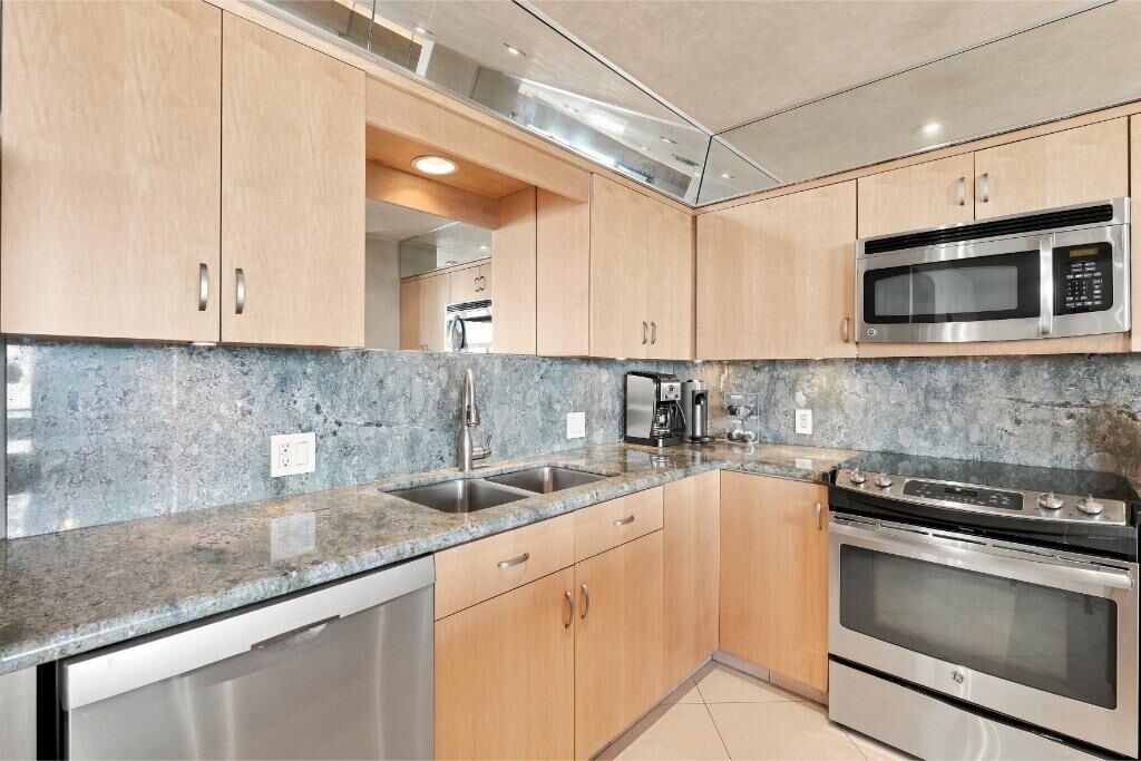 Condo, 2 Bedrooms | Private kitchen