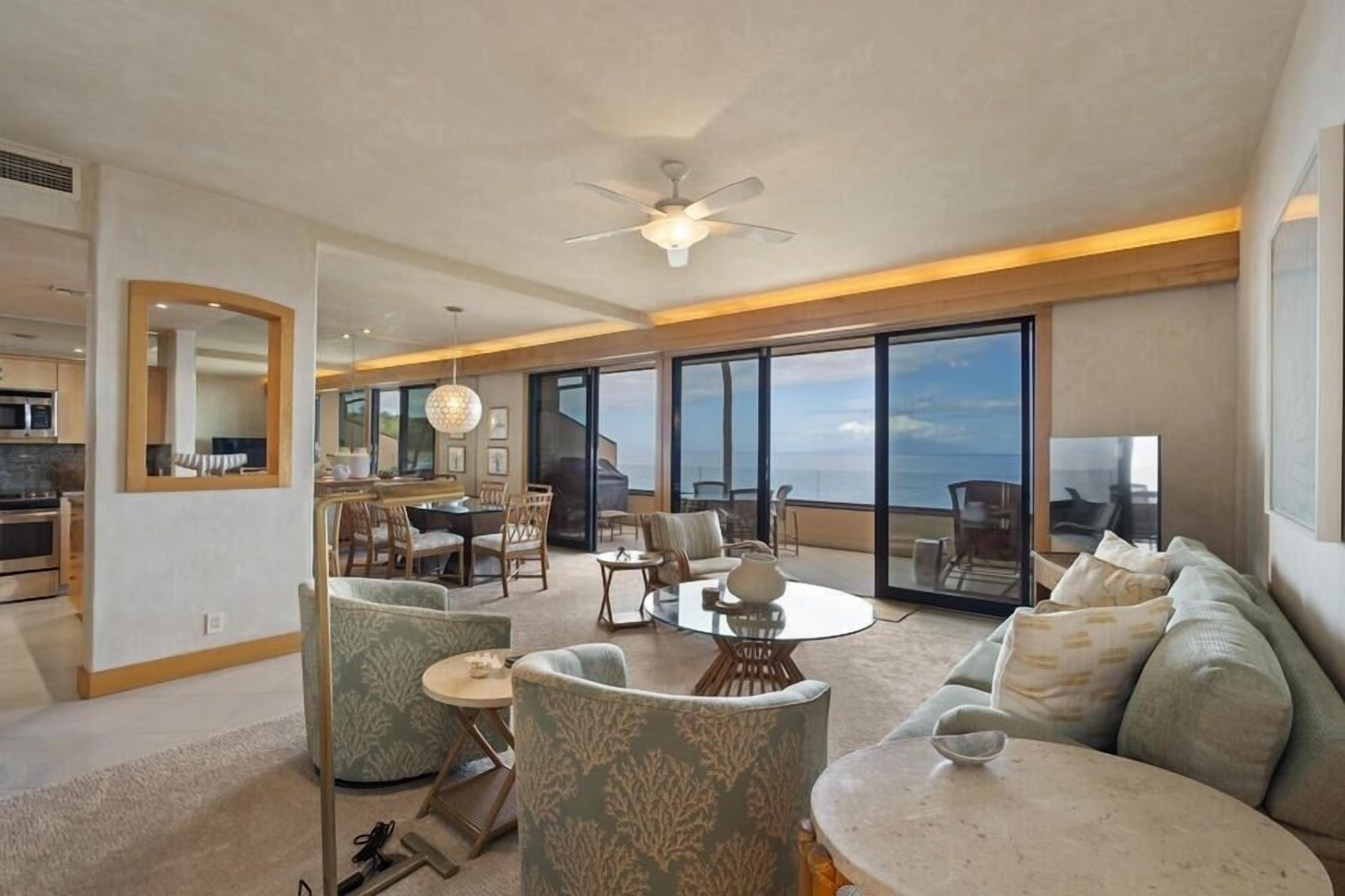 Condo, 2 Bedrooms | Living area