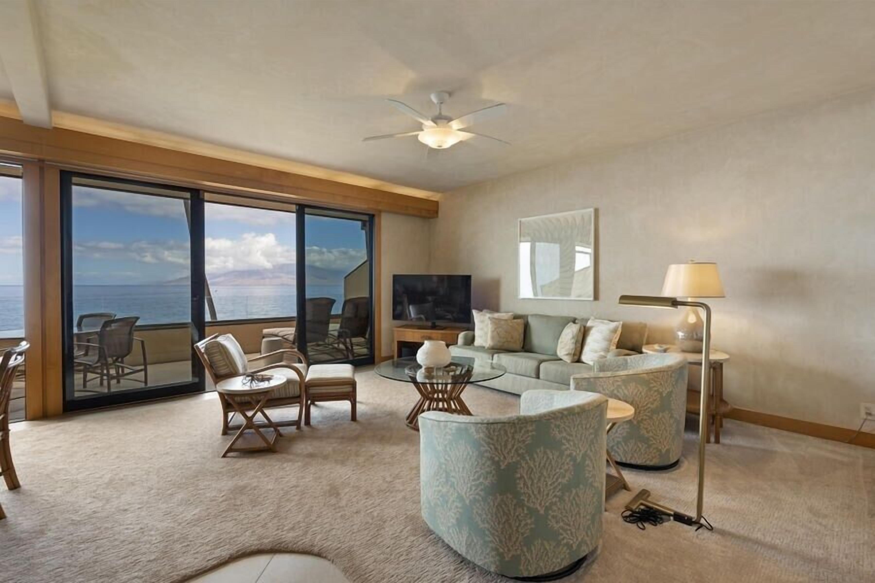 Condo, 2 Bedrooms | Living area