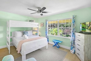 House | 2 bedrooms, Internet - Steps to Beach Patio Fire Pit Tropical Oasis (St. Augustine)