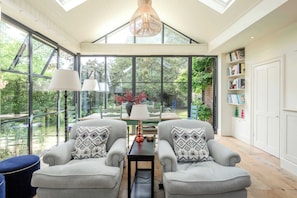 5 bedrooms, Internet - Beautiful Family Home w Garden Pool - Wimbledon (London)