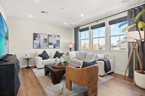 House | 3 bedrooms, Internet - Designer 3BR El Monte Retreat Near Dtla Pasadena (El Monte)