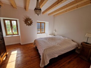 5 habitaciones y tabla de planchar con plancha 