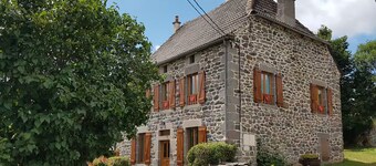 Gîte 'Chez Marie-Louise' with private terrace and shared garden