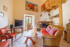 TV, fireplace, DVD player