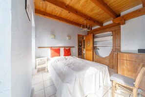 3 bedrooms, iron/ironing board