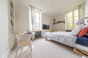 Free WiFi, bed sheets - Villa Chadourne - Lilith room (Brive-la-Gaillarde)