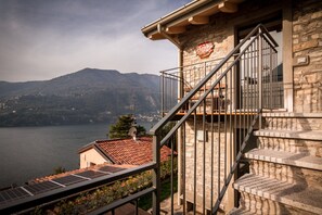 Exterior - Apartment 'Loft and Veranda on Lake Como' with Lake View, Wi-Fi and Air Conditioning (Blevio)