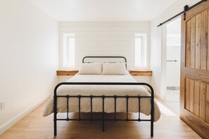 4 habitaciones, tabla de planchar con plancha, cuna de viaje y wifi 