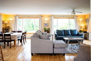 Televisie en een open haard