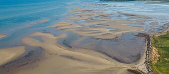 Bent Brook Beach House - Private, pet friendly, beach access, central location