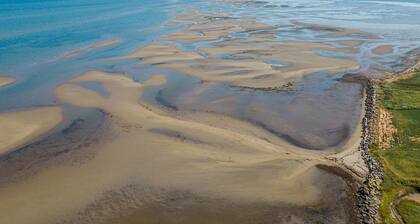 Bent Brook Beach House - Private, pet friendly, beach access, central location