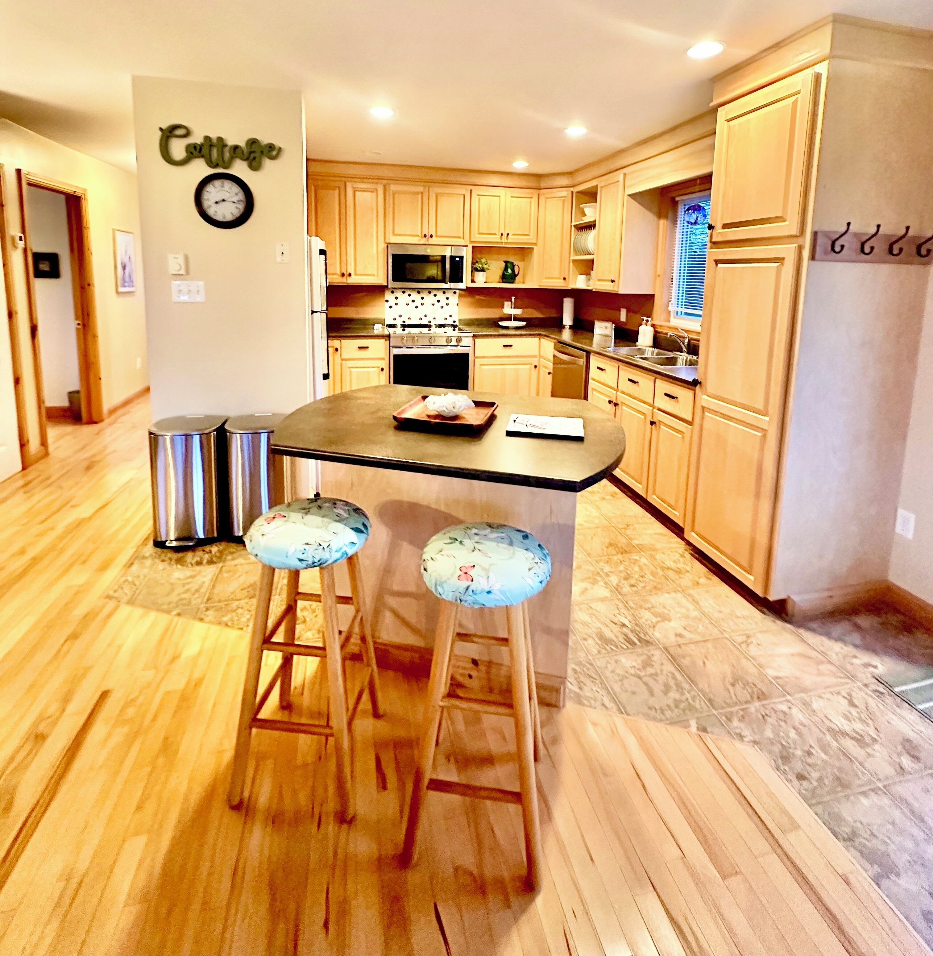 Microondas, horno, parrilla de estufa y lavavajillas 