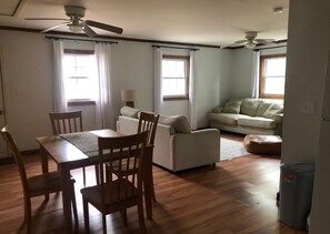 Smart TV - Quiet 1 Bedroom Guest House in Wilmington, NC (Wilmington)