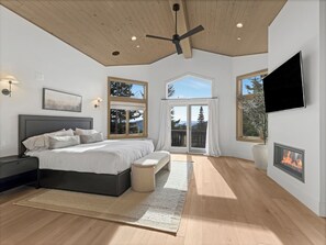 6 bedrooms, iron/ironing board, free WiFi, bed sheets